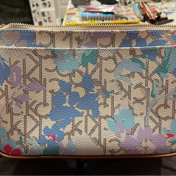 CALVIN KLEIN PURSE - Picture 3 of 8